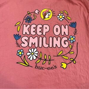 Buc-ee’s Keep On Smiling Pink Graphic Tee T Shirt Adult XL Flowers Beaver Retro